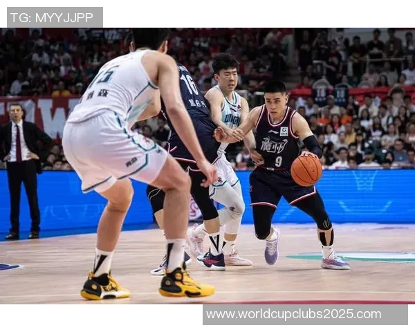 广州篮球队团队协作深度解析与其他球队的对比研究